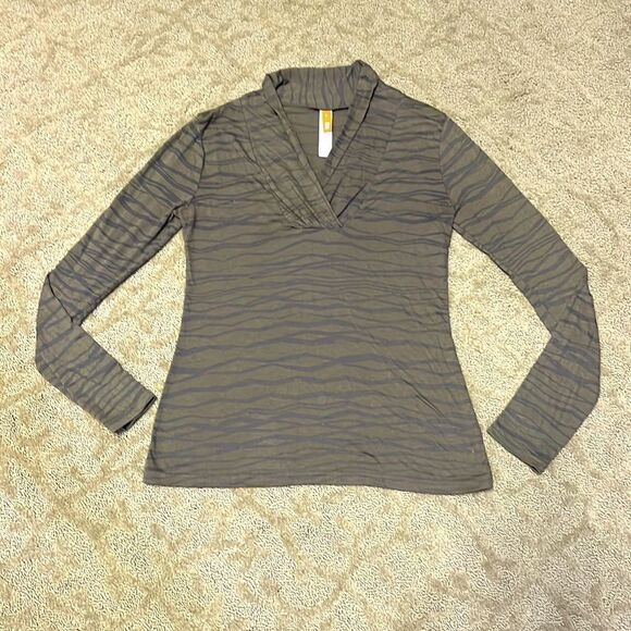 Lucy Women’s SP Leopard Print Sheer Long Sleeve Pullover for a Light Fall Layer - Picture 7 of 10